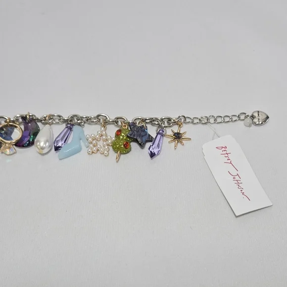 Betsey Johnson Charm Bracelet #959 - Picture 15 of 16